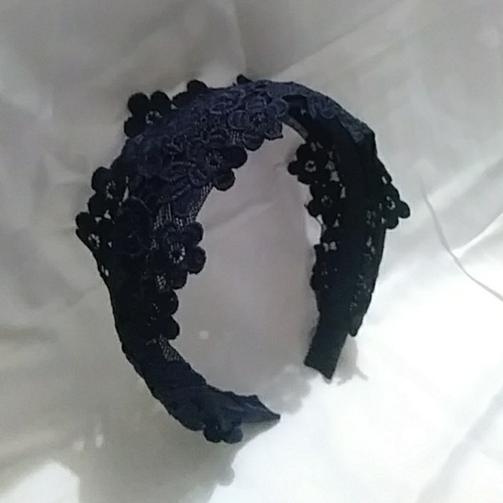Lace headband